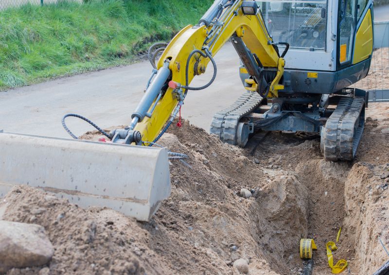 Easily operates in tight spaces and confined areas.